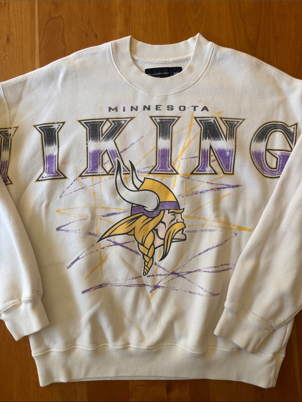 Abercrombie & Fitch White Minnesota Vikings Graphic Crewneck